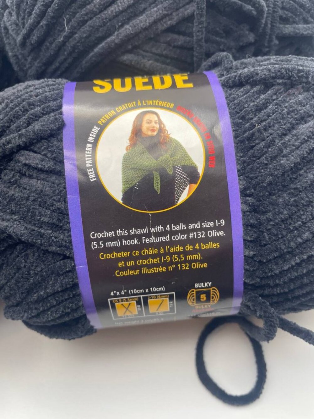 NWT Lion Brand Suede Bulky Weight Yarn in Ebony - Soft, Cozy & Craftcore Ready - Picture 2 of 3